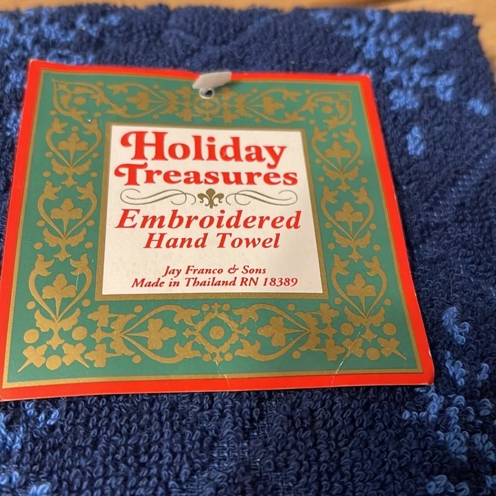 PIER 1 Holiday Treasures towels